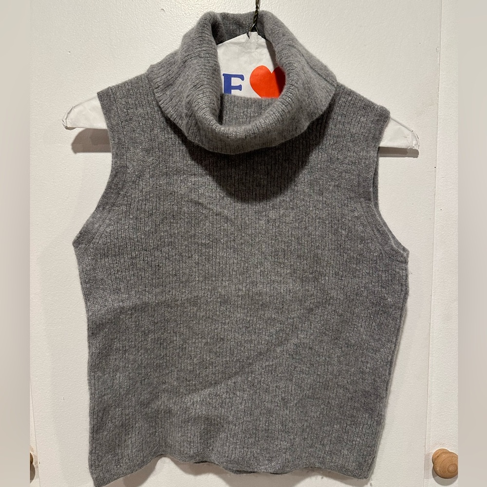 Saks Fifth Avenue Gray Cashmere Sleeveless Turtleneck Sweater